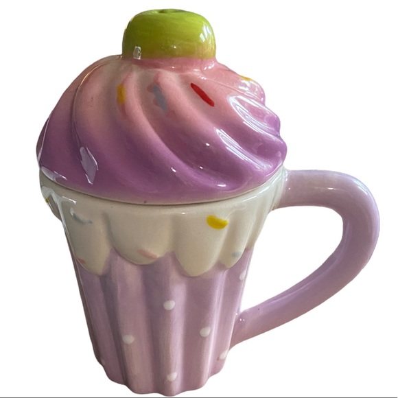 Cutest Cup Cake Tea Cup with Lid - Picture 3 of 6